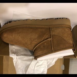 UGG Classic ultra mini size 8 bootie